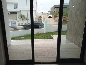 Moradia T5 para Venda em Laranjeiro e Feijó