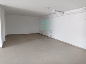 Moradia T5 para Venda em Laranjeiro e Feijó