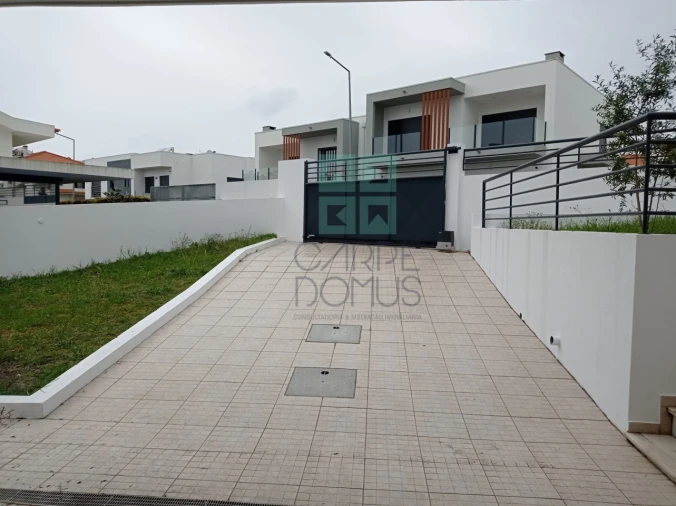 Moradia T5 para Venda em Laranjeiro e Feijó Foto 11