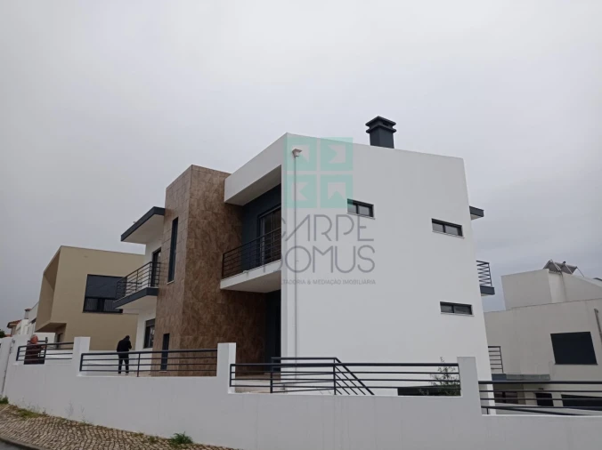 Moradia T5 para Venda em Laranjeiro e Feijó Foto 38