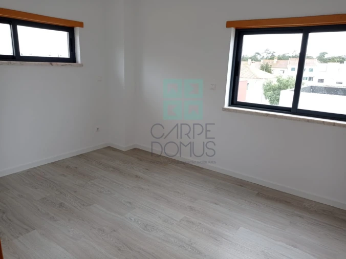 Moradia T5 para Venda em Laranjeiro e Feijó Foto 36