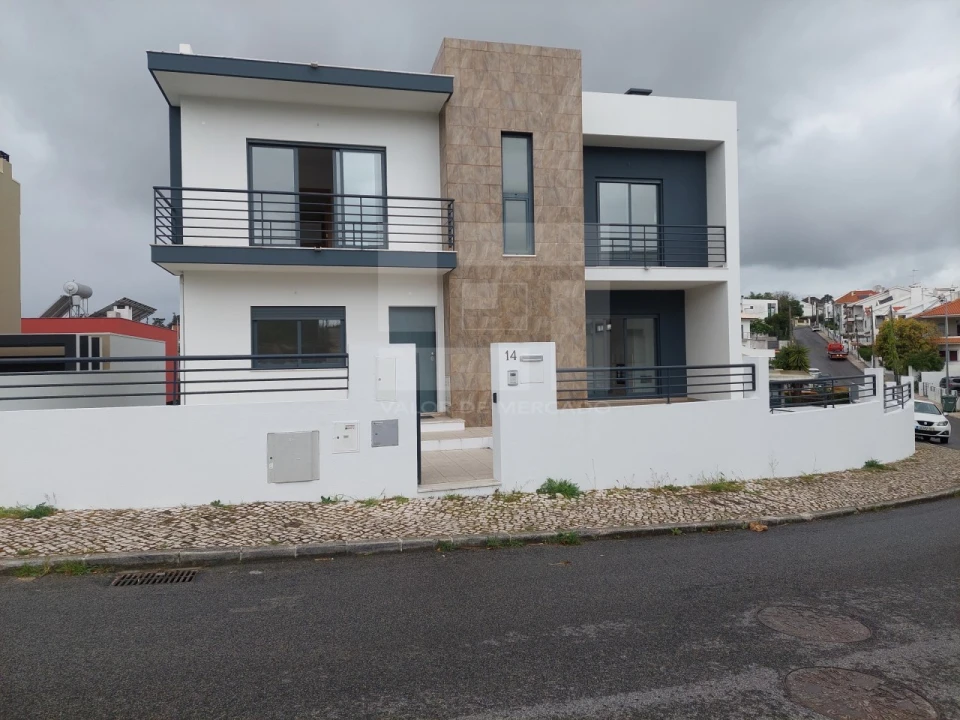 Moradia T5 para Venda em Laranjeiro e Feijó Foto 2