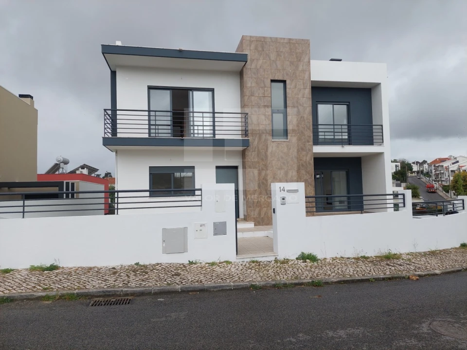 Moradia T5 para Venda em Laranjeiro e Feijó Foto 3