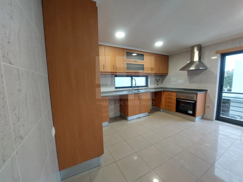 Moradia T5 para Venda em Laranjeiro e Feijó Foto 7