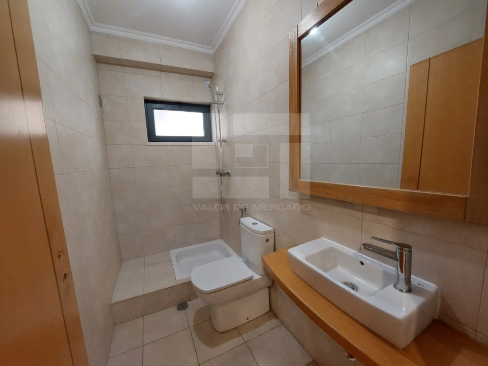 Moradia T5 para Venda em Laranjeiro e Feijó Foto 12