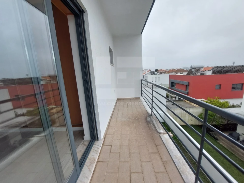 Moradia T5 para Venda em Laranjeiro e Feijó Foto 26