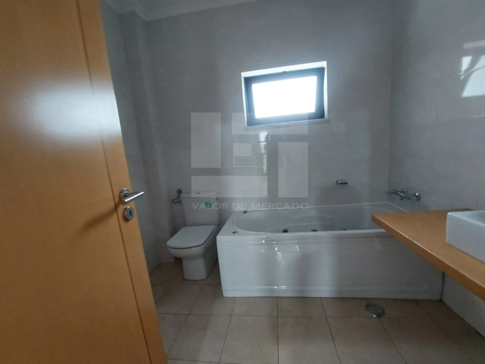 Moradia T5 para Venda em Laranjeiro e Feijó Foto 28