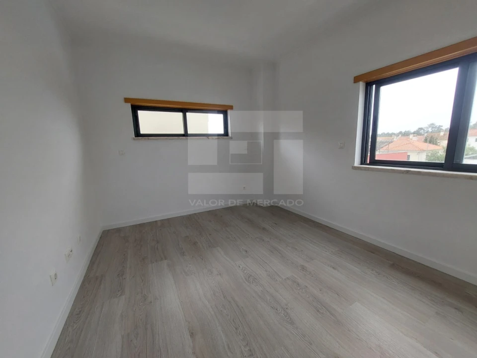 Moradia T5 para Venda em Laranjeiro e Feijó Foto 29