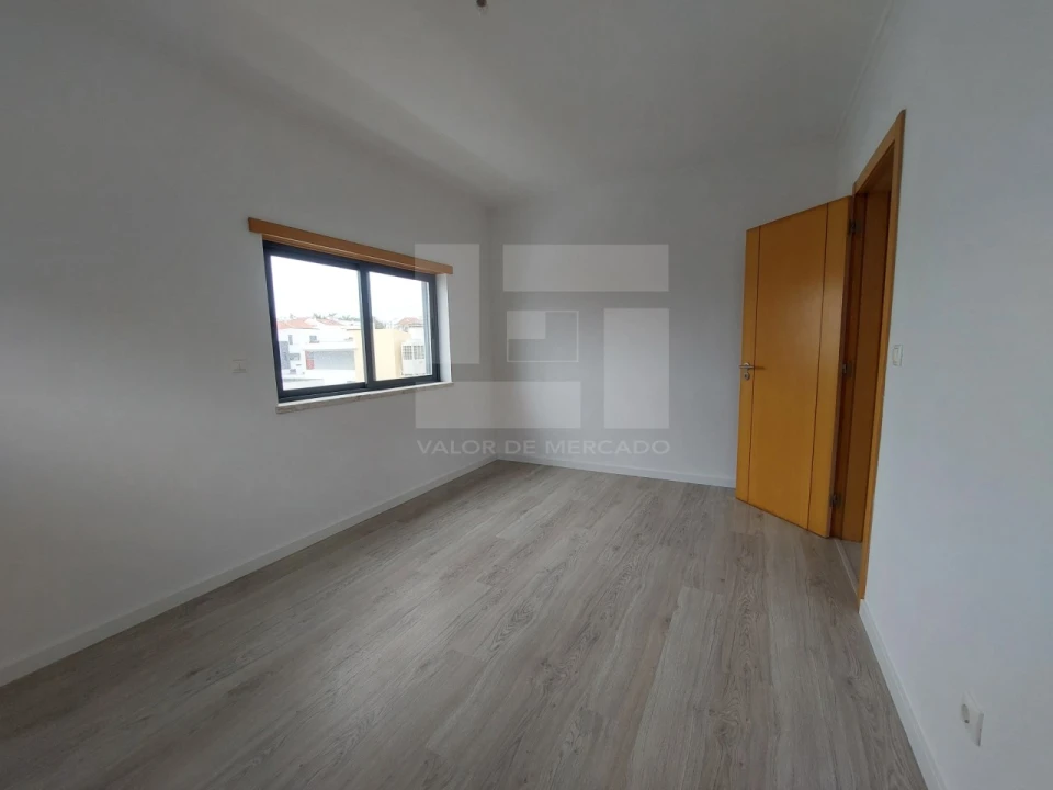 Moradia T5 para Venda em Laranjeiro e Feijó Foto 30