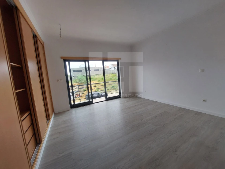 Moradia T5 para Venda em Laranjeiro e Feijó Foto 32