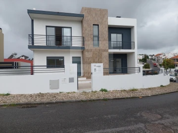 Moradia T5 para Venda em Laranjeiro e Feijó