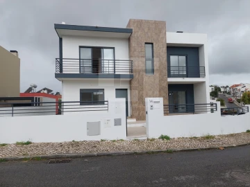 Moradia T5 para Venda em Laranjeiro e Feijó