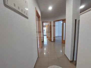 Moradia T5 para Venda em Laranjeiro e Feijó