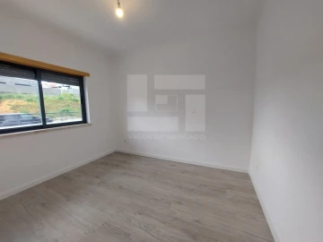 Moradia T5 para Venda em Laranjeiro e Feijó