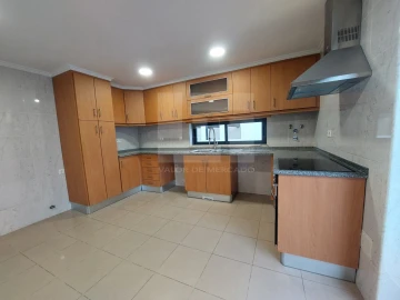 Moradia T5 para Venda em Laranjeiro e Feijó