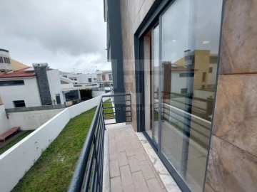 Moradia T5 para Venda em Laranjeiro e Feijó