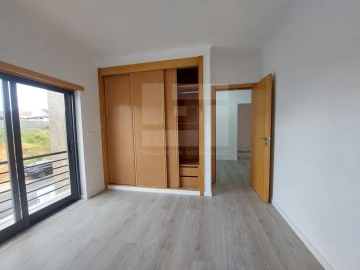 Moradia T5 para Venda em Laranjeiro e Feijó