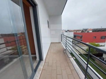 Moradia T5 para Venda em Laranjeiro e Feijó