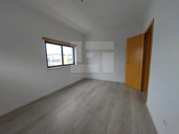 Moradia T5 para Venda em Laranjeiro e Feijó