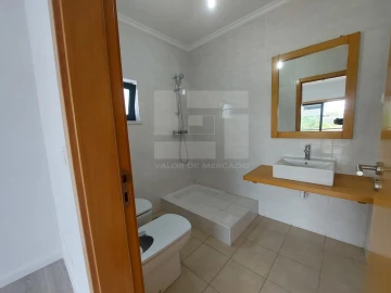 Moradia T5 para Venda em Laranjeiro e Feijó