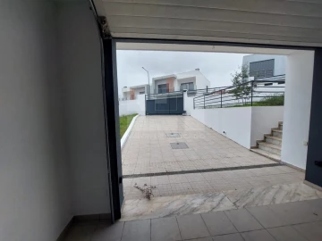 Moradia T5 para Venda em Laranjeiro e Feijó