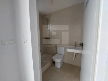 Moradia T5 para Venda em Laranjeiro e Feijó