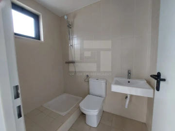 Moradia T5 para Venda em Laranjeiro e Feijó