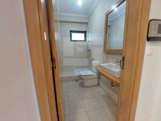 Moradia T5 para Venda em Laranjeiro e Feijó Foto 11