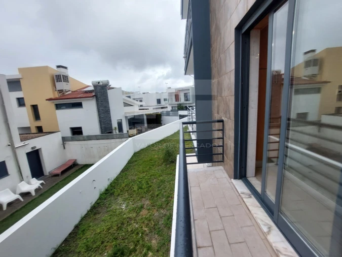 Moradia T5 para Venda em Laranjeiro e Feijó Foto 13