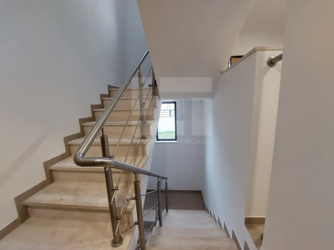 Moradia T5 para Venda em Laranjeiro e Feijó Foto 20