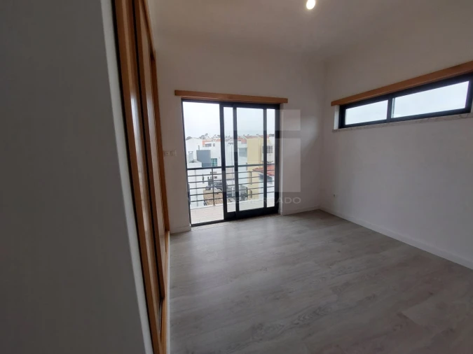 Moradia T5 para Venda em Laranjeiro e Feijó Foto 25