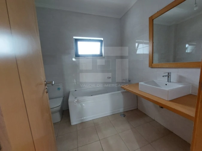 Moradia T5 para Venda em Laranjeiro e Feijó Foto 27