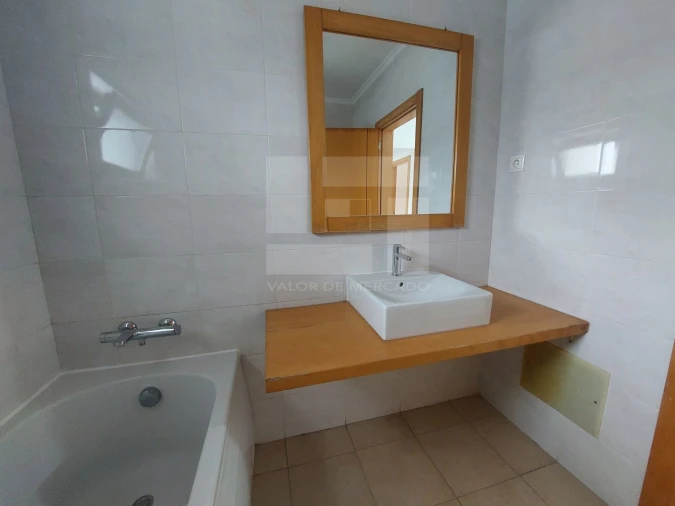 Moradia T5 para Venda em Laranjeiro e Feijó Foto 31