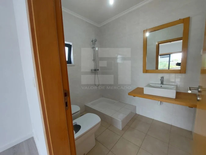 Moradia T5 para Venda em Laranjeiro e Feijó Foto 36