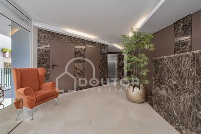Apartamento T2 para Arrendamento em Funchal (Se)