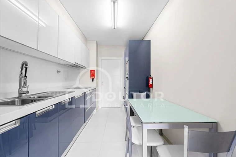 Apartamento T2 para Arrendamento em Funchal (Se) Foto 8