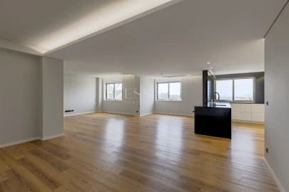 Apartamento T3 para Venda em Lordelo do Ouro e Massarelos