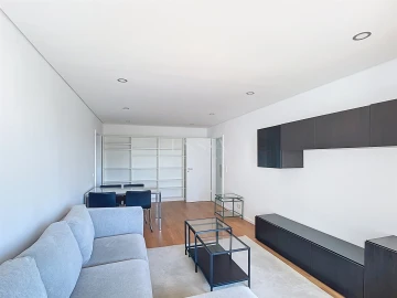 Apartamento T2 para Arrendamento em Lordelo do Ouro e Massarelos