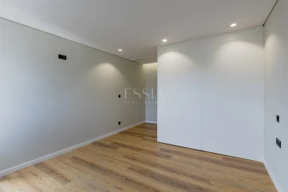 Apartamento T3 para Arrendamento em Lordelo do Ouro e Massarelos