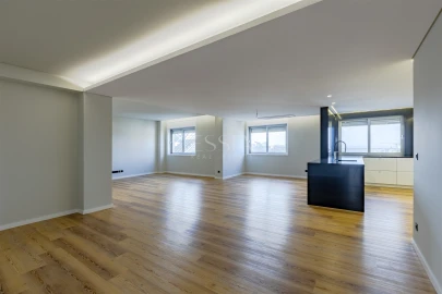 Apartamento T3 para Arrendamento em Lordelo do Ouro e Massarelos