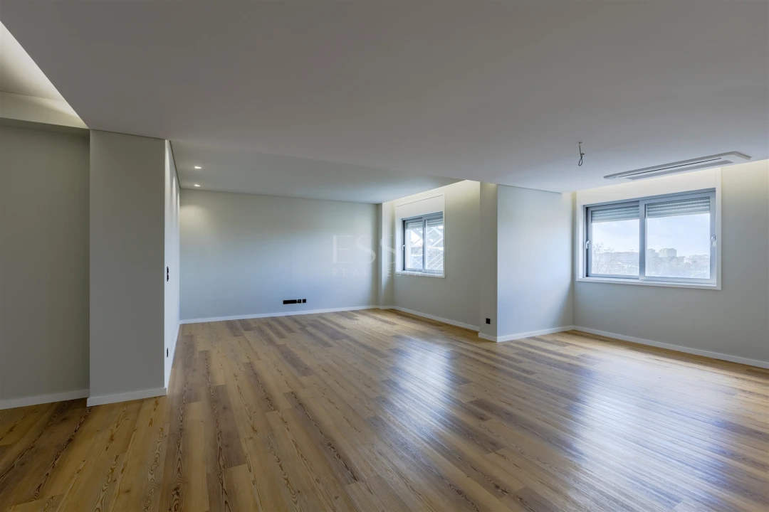 Apartamento T3 para Arrendamento em Lordelo do Ouro e Massarelos Foto 5