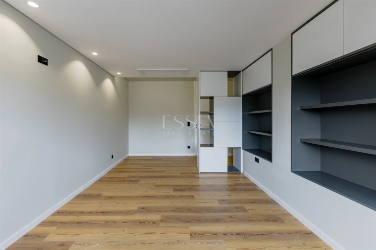 Apartamento T3 para Arrendamento em Lordelo do Ouro e Massarelos Foto 11