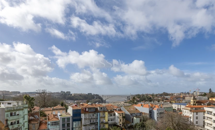 Apartamento T3 para Arrendamento em Lordelo do Ouro e Massarelos Foto 2
