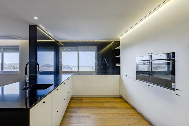 Apartamento T3 para Arrendamento em Lordelo do Ouro e Massarelos Foto 8