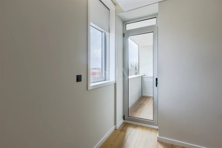 Apartamento T3 para Arrendamento em Lordelo do Ouro e Massarelos Foto 19