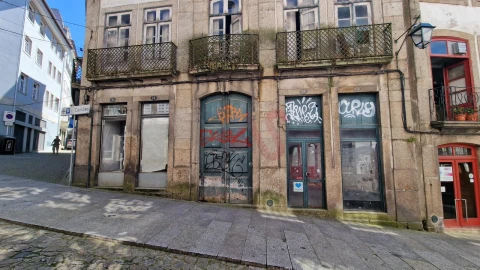 Prédio para Venda em Oliveira, São Paio e São Sebastião