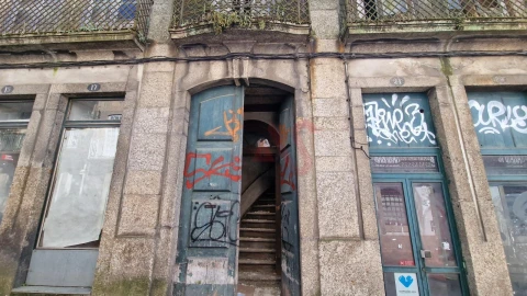 Prédio para Venda em Oliveira, São Paio e São Sebastião