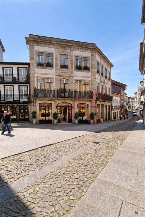 Prédio para Venda em Oliveira, São Paio e São Sebastião