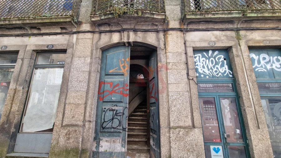 Prédio para Venda em Oliveira, São Paio e São Sebastião Foto 10