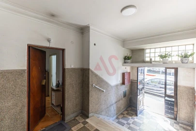 Apartamento T2 para Venda em Urgezes
